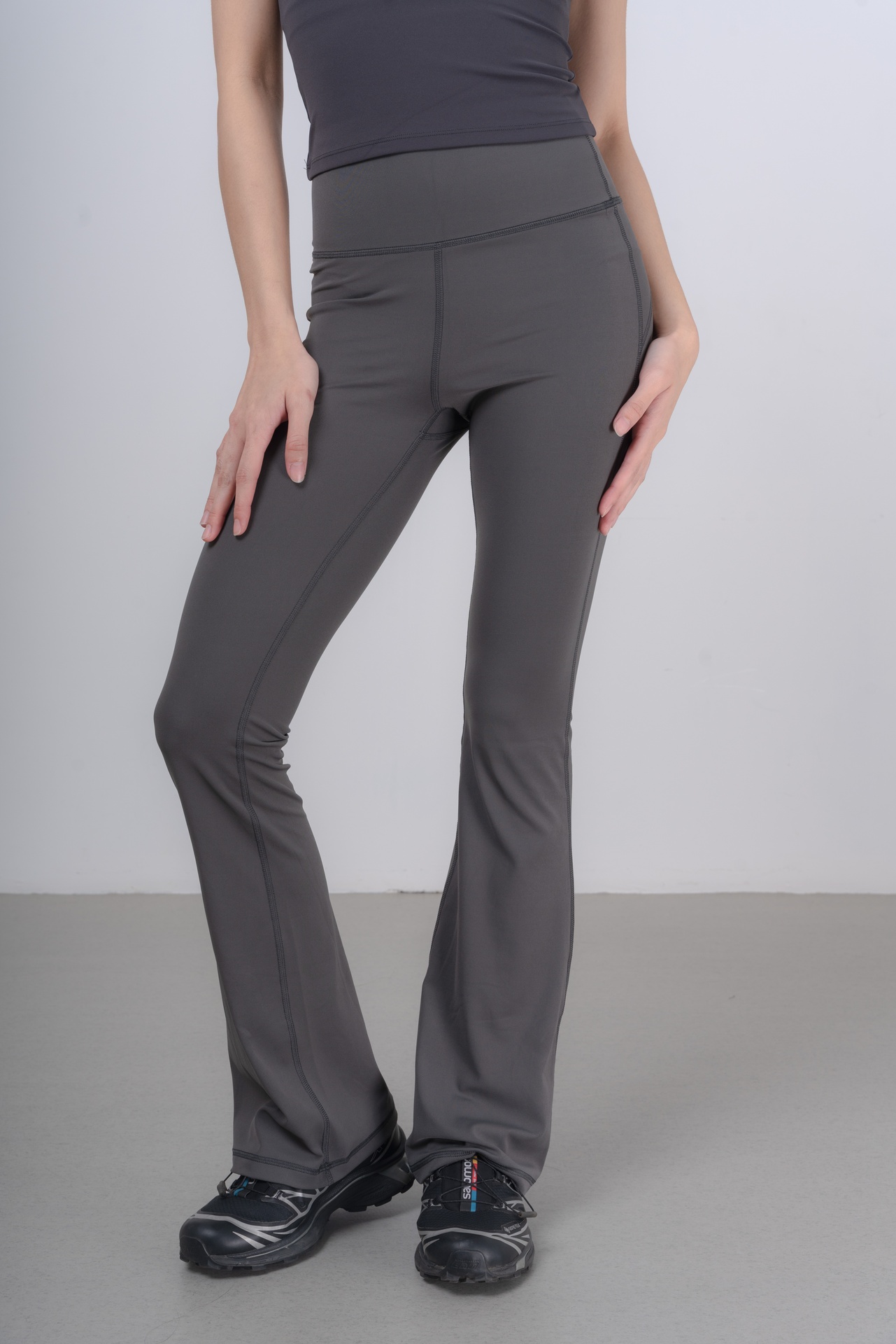 [33P01-0011-BK] Lona Flare Legging 