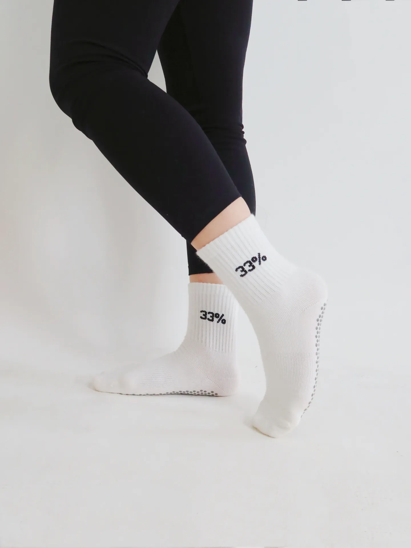 [33P03-0001-BK] 33% Active Long Grip Socks