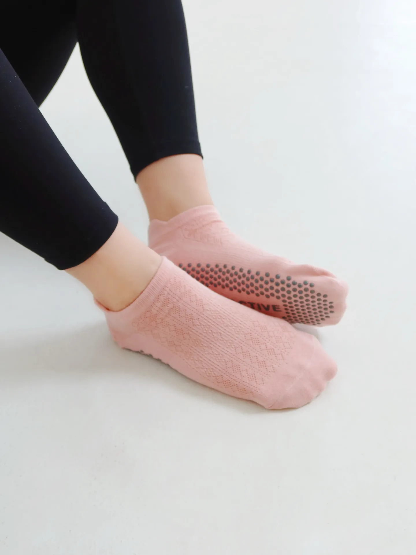 [33P03-0002-BK] 33% Active Ankle Grip Socks